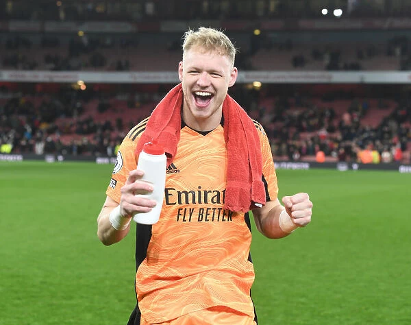 Arsenal's Ramsdale Celebrates Dramatic Win vs. Leicester City (2021-22)