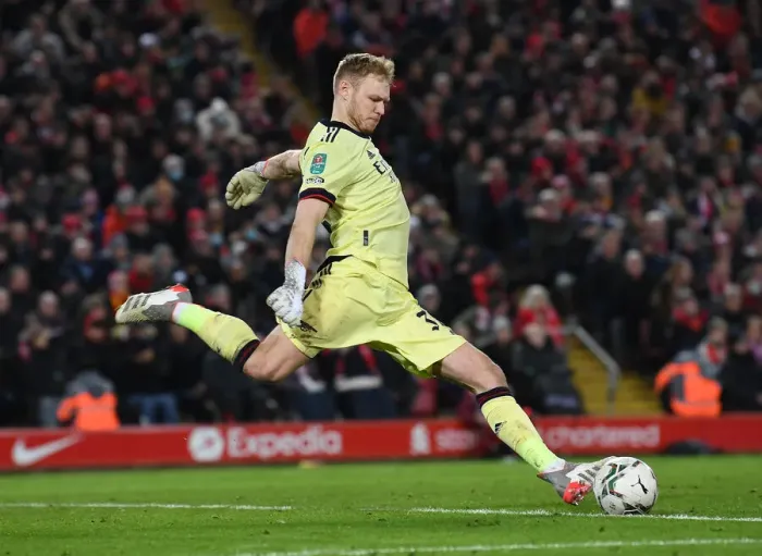 Framed Print : Arsenal's Ramsdale Prepares for Carabao Cup Showdown Against Liverpool Framed Print : Arsenal's Ramsdale Prepares for Carabao Cup Showdown Against Liverpool