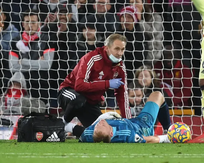 Framed Print : Arsenal's Ramsdale Receives Medical Attention Amidst Intense Liverpool Clash