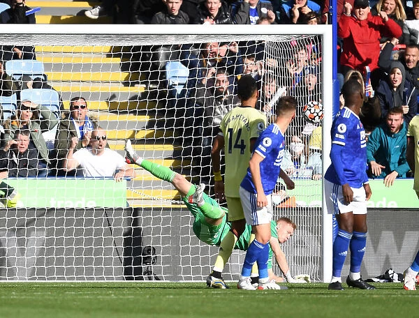 Arsenal's Ramsdale Stops Maddison's Free Kick: Leicester City vs Arsenal, Premier League 2021-22