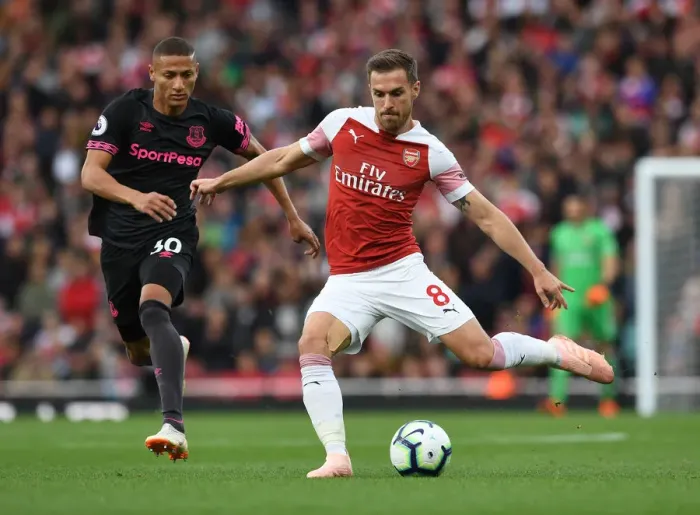 Framed Print : Arsenal's Ramsey Evades Pressure from Everton's Richarlison Framed Print : Arsenal's Ramsey Evades Pressure from Everton's Richarlison