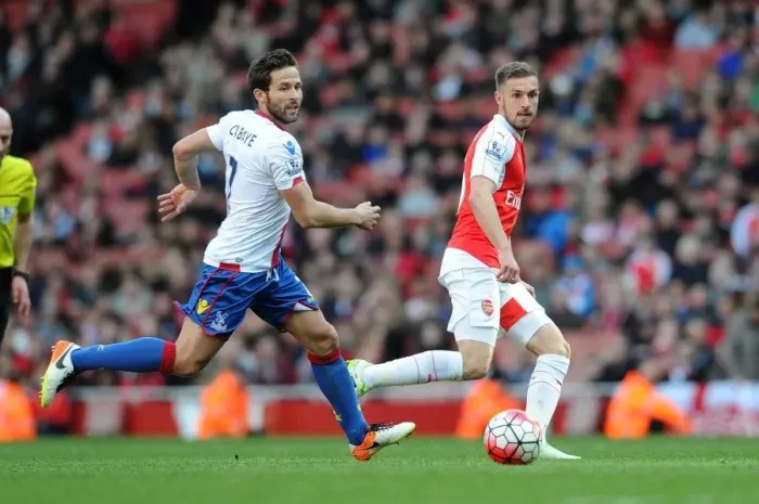 Framed Print : Arsenal's Ramsey Outmaneuvers Cabaye: Thrilling Moment from Arsenal vs Crystal Palace (2015-16) Framed Print : Arsenal's Ramsey Outmaneuvers Cabaye: Thrilling Moment from Arsenal vs Crystal Palace (2015-16)