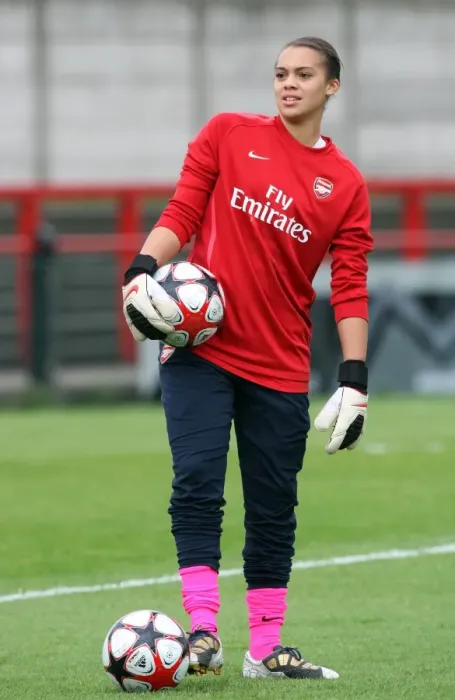 Framed Print : Arsenal's Rebecca Spencer Shines in 9-0 UEFA Women's Champions League Victory over ZFK Masinac