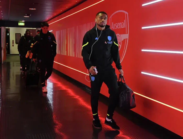 Framed Print : Arsenal's Reiss Nelson Arrives at Emirates Stadium Ahead of Arsenal v Burnley (2023-24)