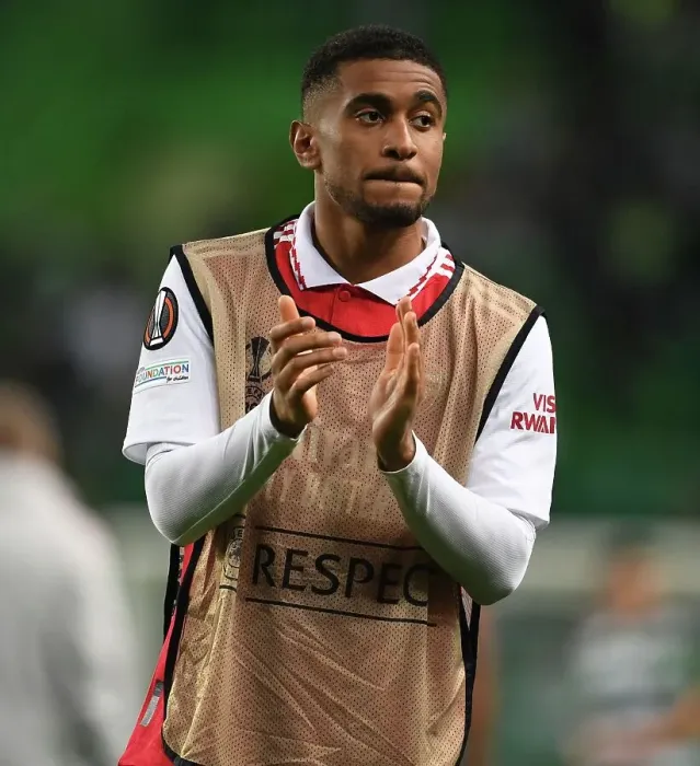 Framed Print : Arsenal's Reiss Nelson Celebrates Europa League Victory with Fans Framed Print : Arsenal's Reiss Nelson Celebrates Europa League Victory with Fans