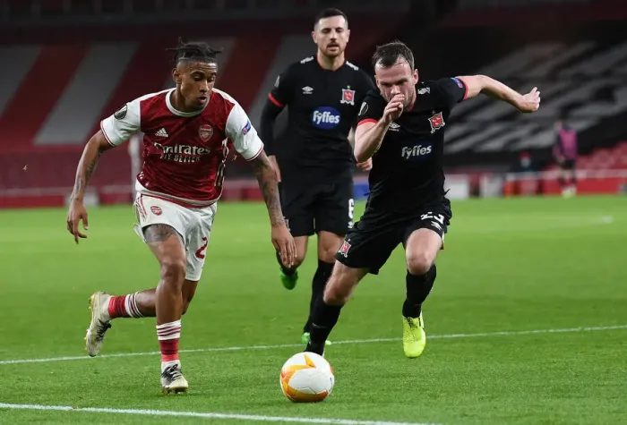 Framed Print : Arsenal's Reiss Nelson Faces Off Against Dundalk's Cameron Dummigan in Empty Emirates Stadium - UEFA Europa League 2020-21 Framed Print : Arsenal's Reiss Nelson Faces Off Against Dundalk's Cameron Dummigan in Empty Emirates Stadium - UEFA Europa League 2020-21