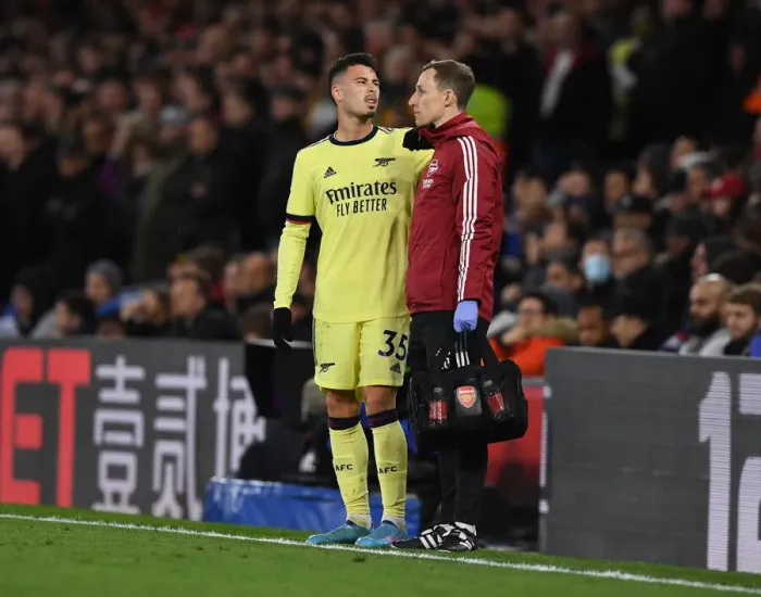 Framed Print : Arsenal's Ricky O'Donoghue Attends to Injured Gabriel Martinelli during Crystal Palace vs Arsenal (2021-22) Framed Print : Arsenal's Ricky O'Donoghue Attends to Injured Gabriel Martinelli during Crystal Palace vs Arsenal (2021-22)