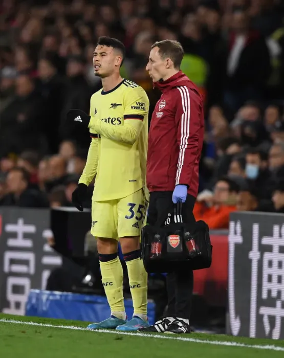 Framed Print : Arsenal's Ricky O'Donoghue Tends to Injured Gabriel Martinelli vs Crystal Palace (April 2022) Framed Print : Arsenal's Ricky O'Donoghue Tends to Injured Gabriel Martinelli vs Crystal Palace (April 2022)