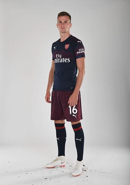 Arsenal's Rob Holding at 2018 / 19 First Team Photo Call