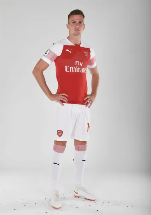 Framed Print : Arsenal's Rob Holding at 2018 / 19 First Team Photo Call Framed Print : Arsenal's Rob Holding at 2018 / 19 First Team Photo Call