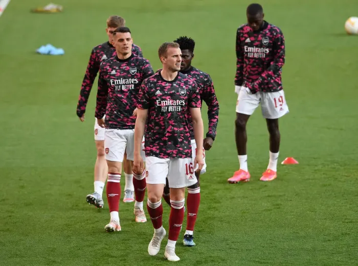 Framed Print : Arsenal's Rob Holding: Pre-Match Focus at Empty Emirates Stadium in UEFA Europa League Semi-Final vs Villarreal CF
