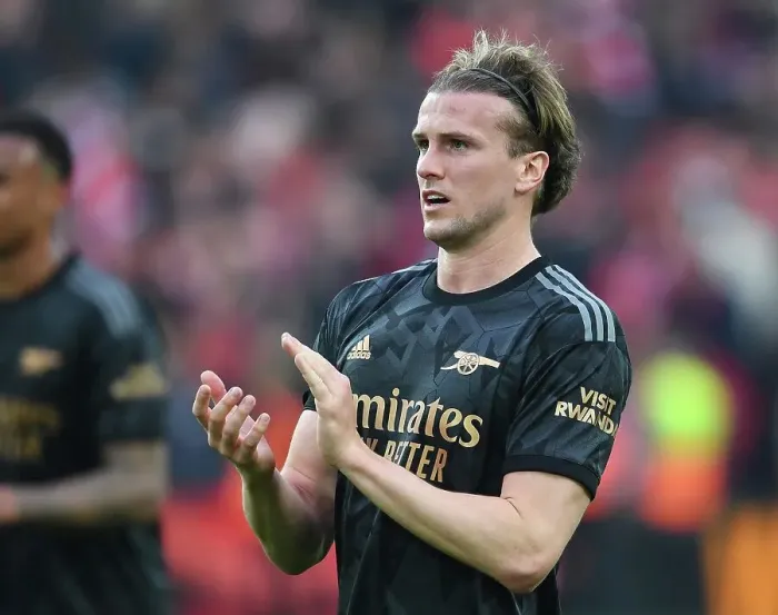 Framed Print : Arsenal's Rob Holding Applauding Fans After Liverpool Rivalry Match, Premier League 2022-23 Framed Print : Arsenal's Rob Holding Applauding Fans After Liverpool Rivalry Match, Premier League 2022-23