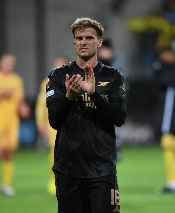 Framed Print : Arsenal's Rob Holding Celebrates with Fans after Europa League Victory over Bodø / Glimt