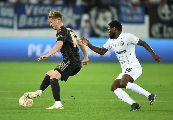 Arsenal's Rob Holding Clashes with Zurich's Tosin in Europa League Group A Match