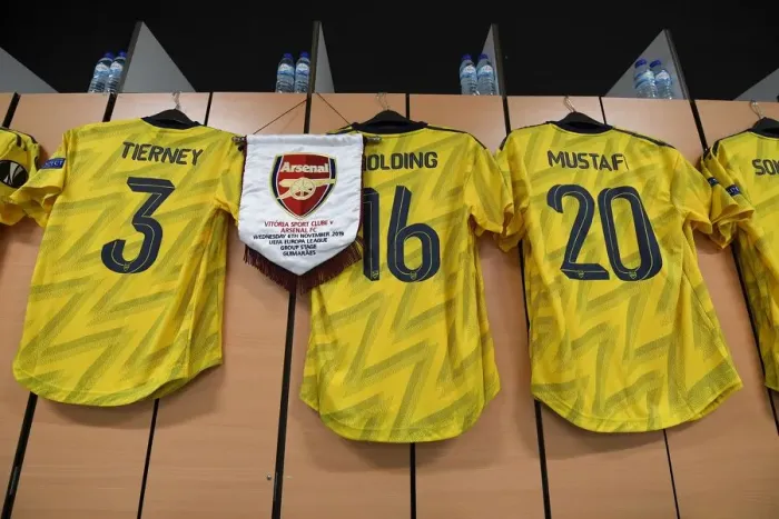 Framed Print : Arsenal's Rob Holding Displays Europa League Pennant Before Vitoria Guimaraes Match Framed Print : Arsenal's Rob Holding Displays Europa League Pennant Before Vitoria Guimaraes Match