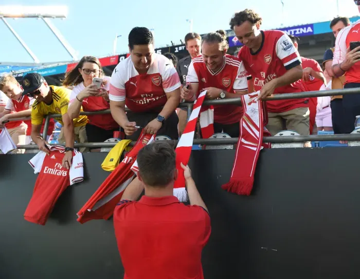 Framed Print : Arsenal's Rob Holding Engages with Excited Fans Before Arsenal v Fiorentina in 2019 International Champions Cup