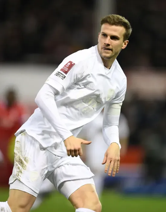 Framed Print : Arsenal's Rob Holding in FA Cup Action: Nottingham Forest vs Arsenal (2021-22) Framed Print : Arsenal's Rob Holding in FA Cup Action: Nottingham Forest vs Arsenal (2021-22)