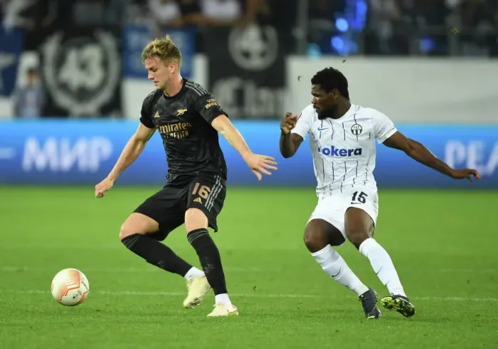 Framed Print : Arsenal's Rob Holding Faces Off Against FC Zurich's Tosin Aiyegun in Europa League Clash