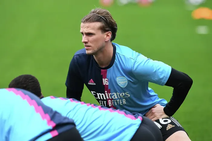 Framed Print : Arsenal's Rob Holding Gears Up for West Ham Clash in Premier League Showdown (2022-23) Framed Print : Arsenal's Rob Holding Gears Up for West Ham Clash in Premier League Showdown (2022-23)