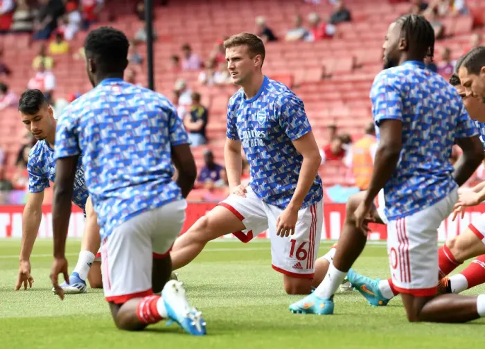 Framed Print : Arsenal's Rob Holding Prepares for Battle: Arsenal vs. Everton, Premier League 2021-22 Framed Print : Arsenal's Rob Holding Prepares for Battle: Arsenal vs. Everton, Premier League 2021-22