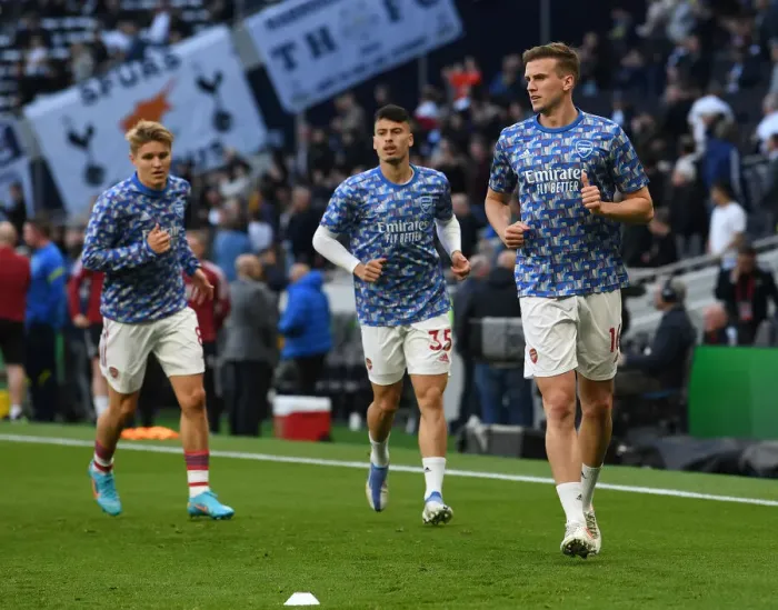 Framed Print : Arsenal's Rob Holding Prepares for Tottenham Showdown - Premier League 2021-22
