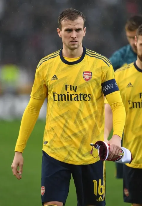 Framed Print : Arsenal's Rob Holding Prepares for Vitoria Guimaraes Clash in Europa League Group Stage