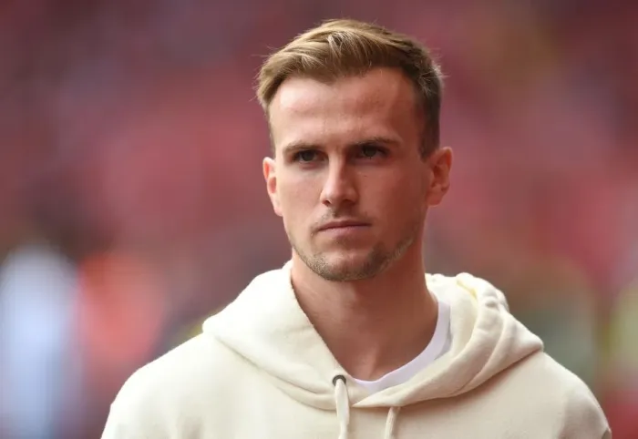 Framed Print : Arsenal's Rob Holding Readies for Battle: Arsenal vs Burnley (2019-20) Framed Print : Arsenal's Rob Holding Readies for Battle: Arsenal vs Burnley (2019-20)