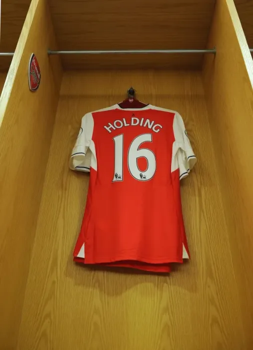 Framed Print : Arsenal's Rob Holding Ready for Battle Against Manchester United (2016-17) Framed Print : Arsenal's Rob Holding Ready for Battle Against Manchester United (2016-17)