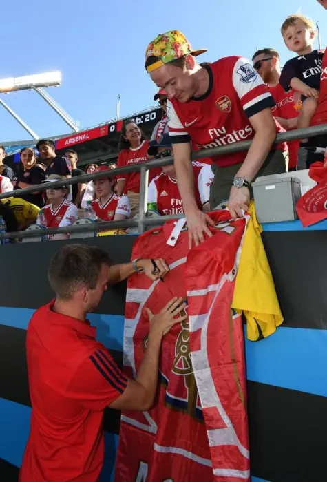Framed Print : Arsenal's Rob Holding Signs Autographs Before Arsenal v Fiorentina in 2019 International Champions Cup, Charlotte