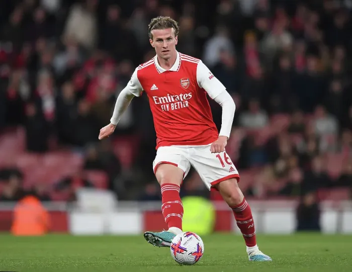 Framed Print : Arsenal's Rob Holding Stands Firm Against Chelsea in Premier League Battle, 2022-23 Season