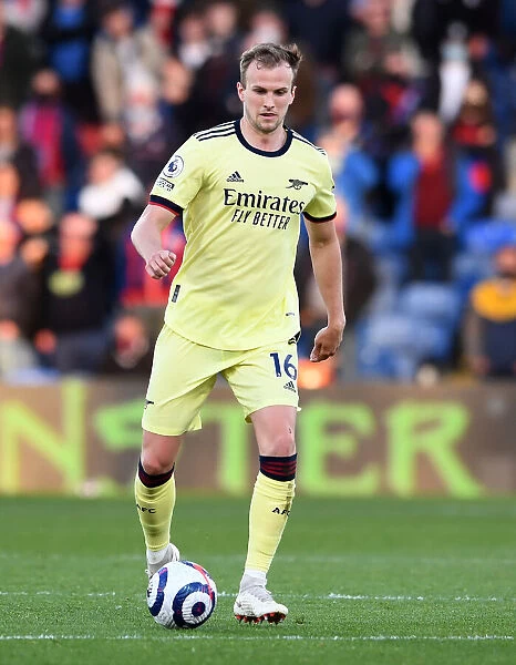 Arsenal's Rob Holding: Unyielding Focus Amidst the Battle at Selhurst Park (May 2021)