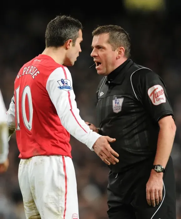 Framed Print : Arsenal's Robin van Persie Clashes with Referee Phil Dowd during Manchester City vs Arsenal (2011-12)