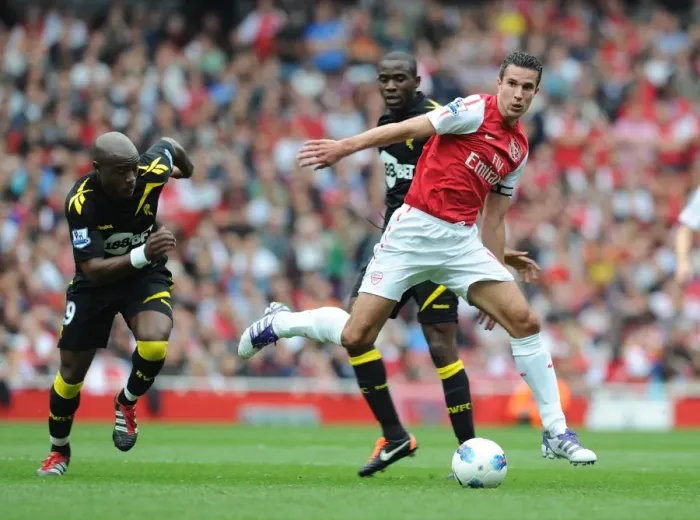 Framed Print : Arsenal's Robin van Persie Faces Off Against Bolton's Fabrice Muamba and Nigel Reo-Coker