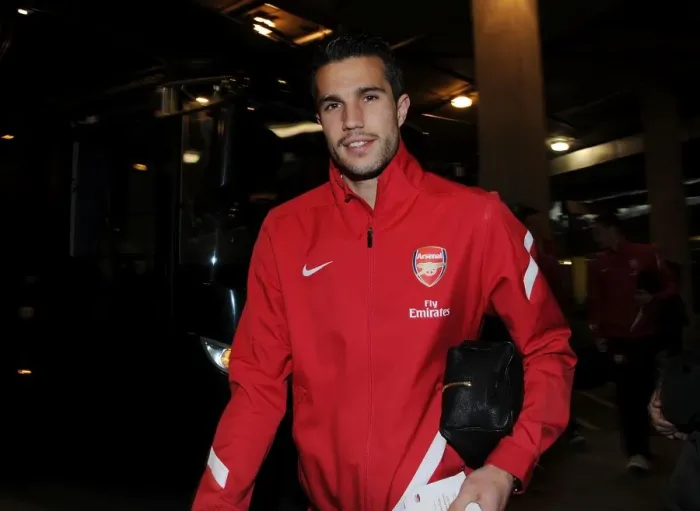 Framed Print : Arsenal's Robin van Persie Gears Up for Arsenal v Wigan Athletic in the Premier League