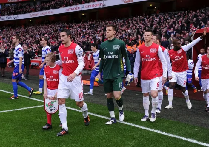 Framed Print : Arsenal's Robin van Persie Leads Out Team Against Queens Park Rangers, 2011-12 Premier League