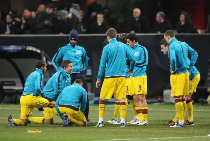 Framed Print : Arsenal's Robin van Persie Rallies Team Before AC Milan Showdown, UEFA Champions League 2012 Framed Print : Arsenal's Robin van Persie Rallies Team Before AC Milan Showdown, UEFA Champions League 2012