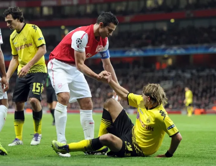 Framed Print : Arsenal's Robin van Persie Scores Twice Against Borussia Dortmund in UEFA Champions League: 2-0 at Emirates Stadium (November 23, 2011)