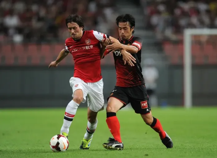 Framed Print : Arsenal's Rosicky Fouled by Nakamura in Nagoya Grampus Clash (2013) Framed Print : Arsenal's Rosicky Fouled by Nakamura in Nagoya Grampus Clash (2013)