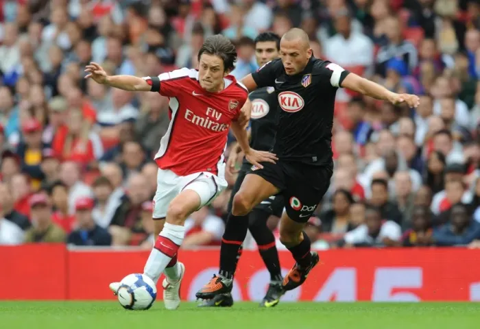 Framed Print : Arsenal's Rosicky and Heitinga Clash in Intense 2009 Emirates Cup Match: Arsenal 2:1 Athletico Madrid