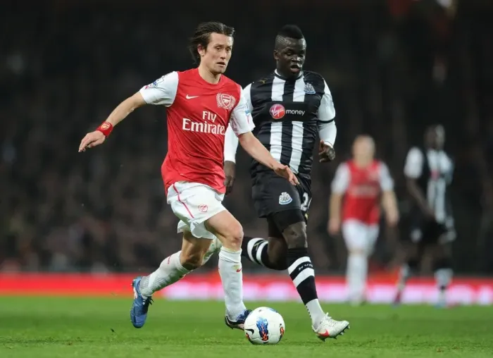 Framed Print : Arsenal's Rosicky Outwits Tiote: A Premier League Showdown (2011-12)