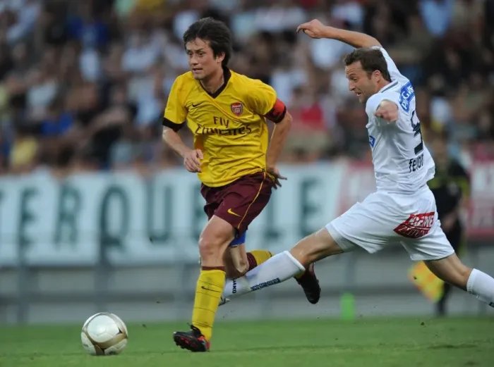 Framed Print : Arsenal's Rosicky Overpowers Feldhofer as Graz Crumbles (4-0)