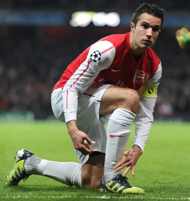 Framed Print : Arsenal's RVP Shines: 3-0 Victory Over AC Milan in UEFA Champions League