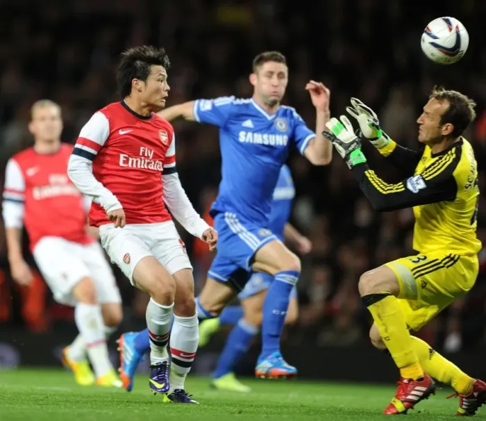 Framed Print : Arsenal's Ryo Miyaichi Outmaneuvers Chelsea's Mark Schwarzer in Capital One Cup Clash Framed Print : Arsenal's Ryo Miyaichi Outmaneuvers Chelsea's Mark Schwarzer in Capital One Cup Clash