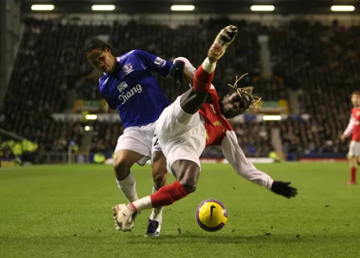 Framed Print : Arsenal's Sagna and Pienaar Clash in Dominant 4-1 Premier League Victory at Everton, 2007 Framed Print : Arsenal's Sagna and Pienaar Clash in Dominant 4-1 Premier League Victory at Everton, 2007