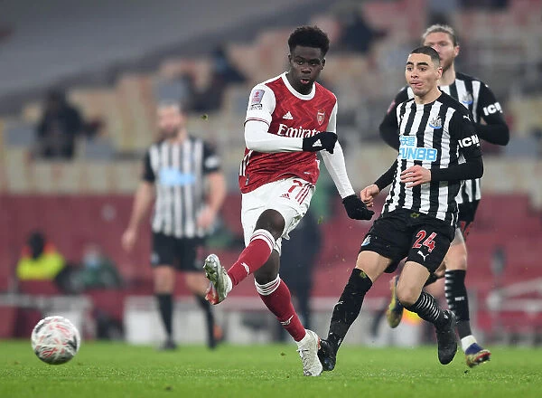 Arsenal's Saka Fends Off Newcastle's Almiron Pressure in FA Cup Clash