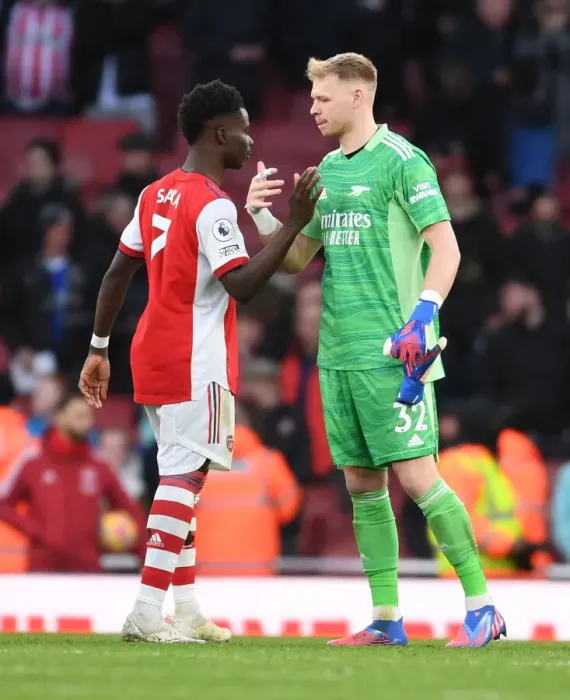 Framed Print : Arsenal's Saka and Ramsdale: Unstoppable Victory Duo Celebrate Against Brentford