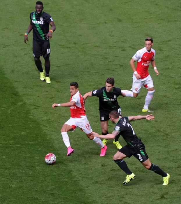 Framed Print : Arsenal's Sanchez and Ozil Go Head-to-Head with Stoke's Van Ginkel and Diouf Framed Print : Arsenal's Sanchez and Ozil Go Head-to-Head with Stoke's Van Ginkel and Diouf