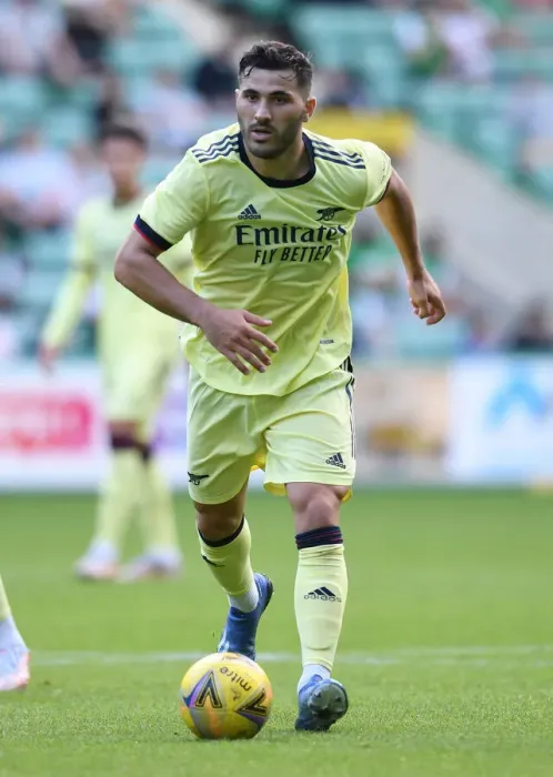 Framed Print : Arsenal's Sead Kolasinac in Action against Hibernian during 2021 Pre-Season Friendly in Edinburgh