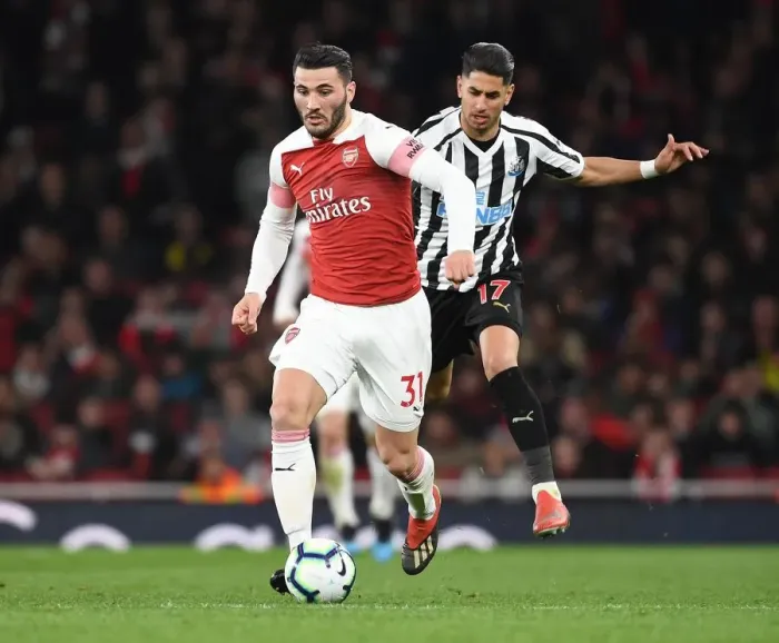 Framed Print : Arsenal's Sead Kolasinac Outmuscles Newcastle's Ayoze Perez in Premier League Clash Framed Print : Arsenal's Sead Kolasinac Outmuscles Newcastle's Ayoze Perez in Premier League Clash