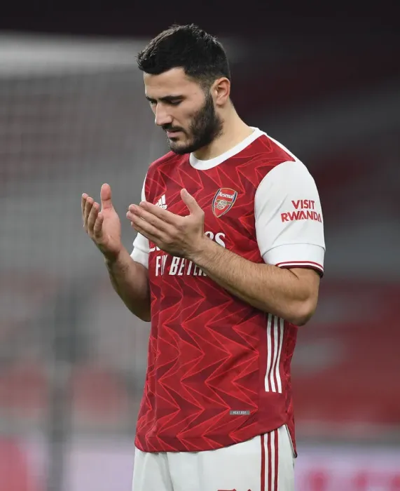 Framed Print : Arsenal's Sead Kolasinac Prepares for Carabao Cup Showdown Against Manchester City at Empty Emirates Stadium